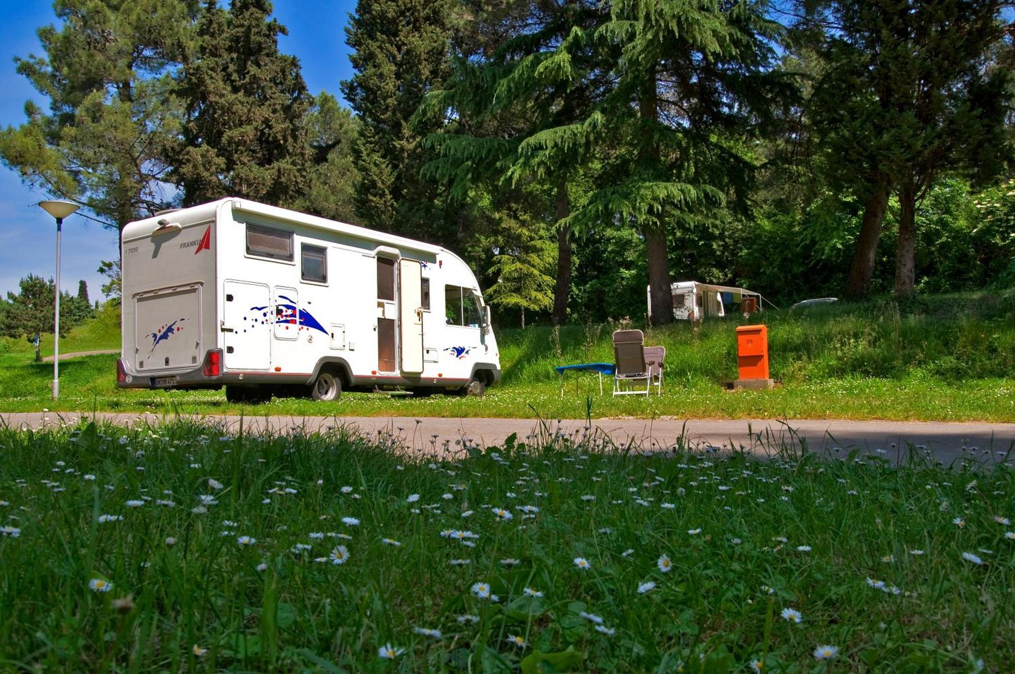 Camping Adria Ankaran - Pitches Экстерьер фото